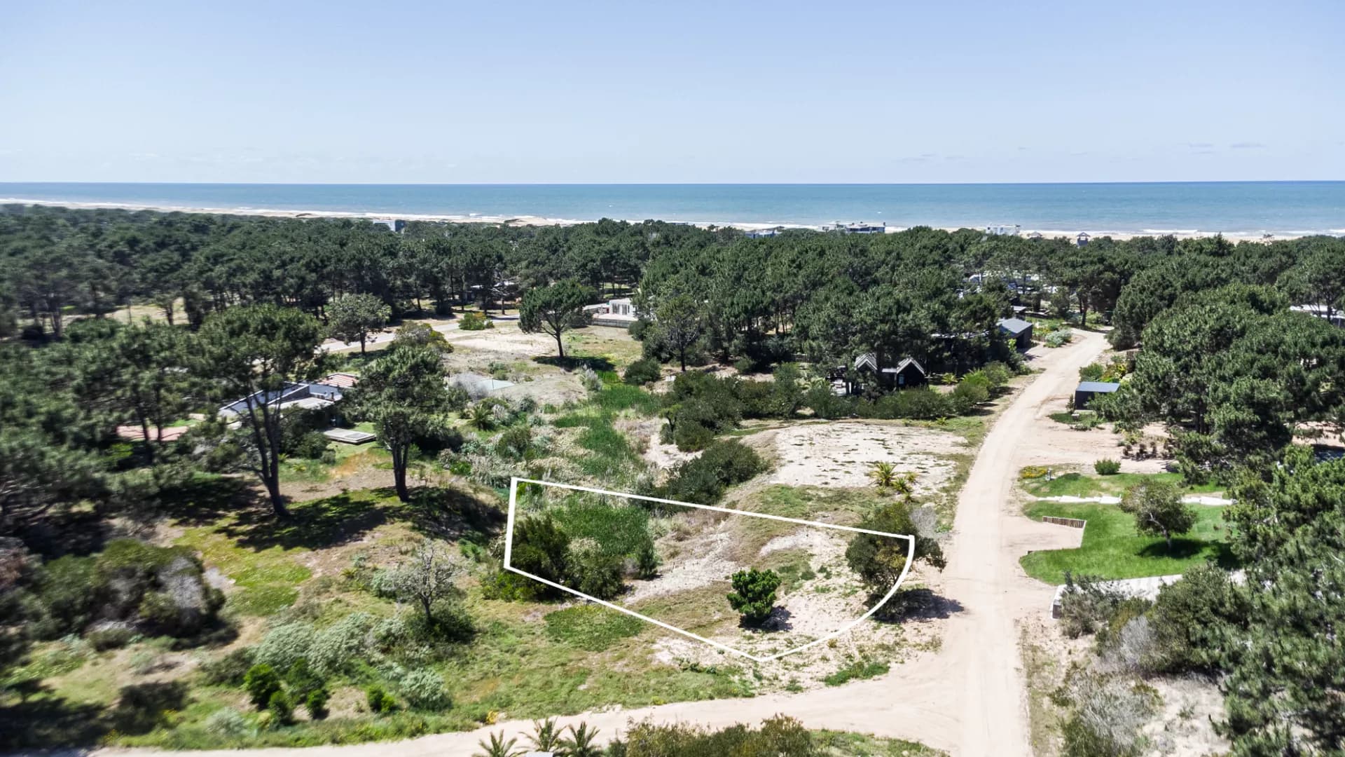 LED11 - Terreno - Laguna Escondida