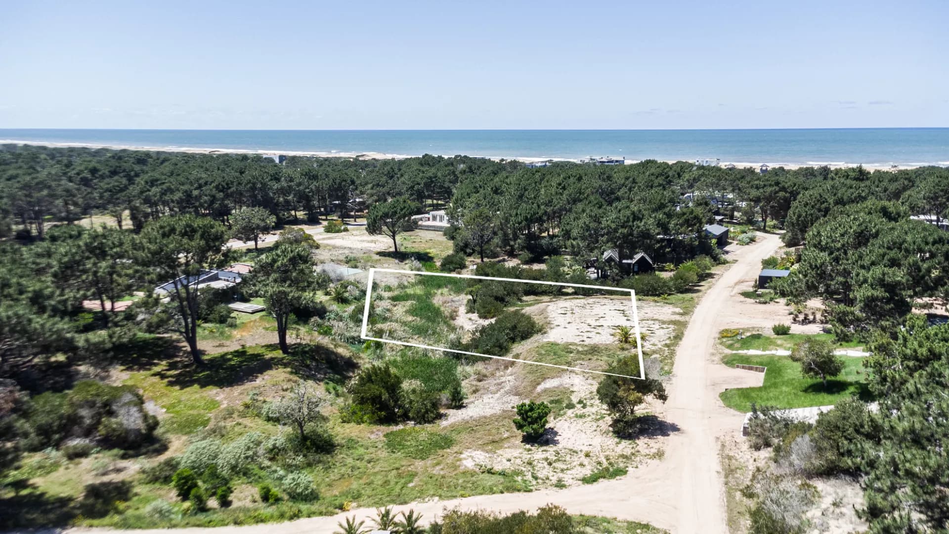 LED12 - Terreno - Laguna Escondida