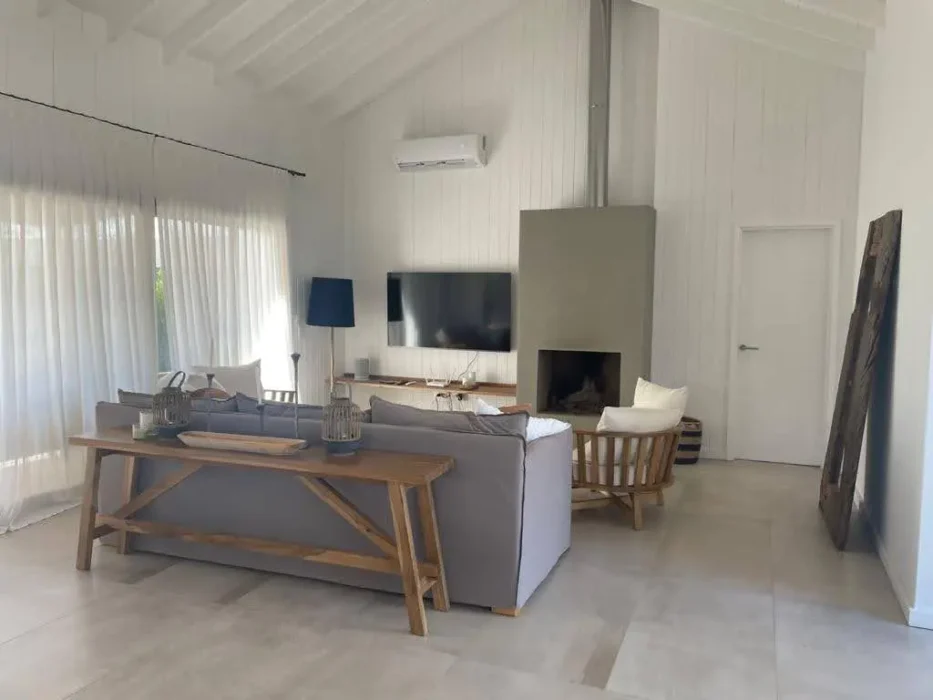 0dbcf5f0-fde0-43a5-ac61-126f6319d046