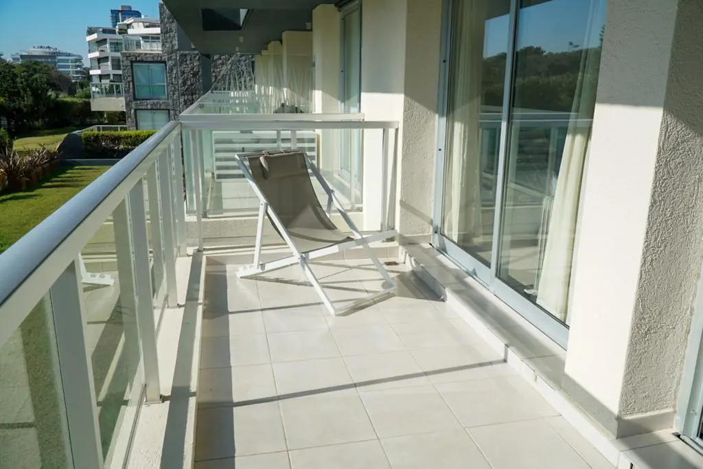 BR020 - Blue Marine - Playa Brava