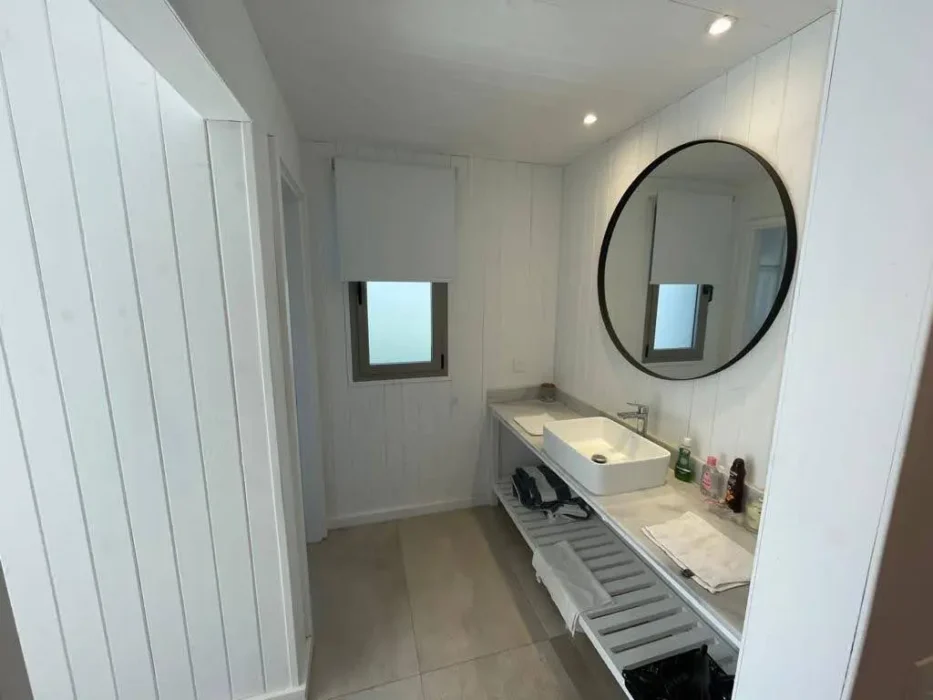 c6a9b901-36c6-4c86-b169-6c0b33d470a7