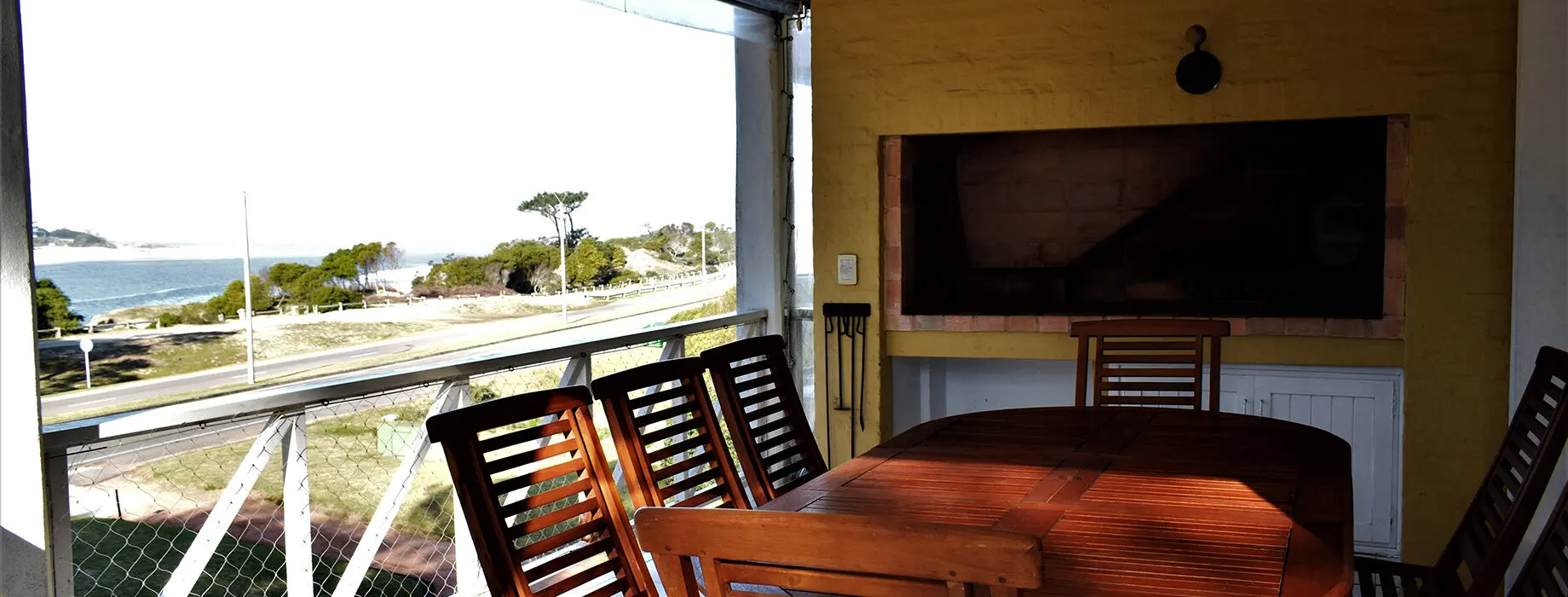 header-pb001-003-1840x700