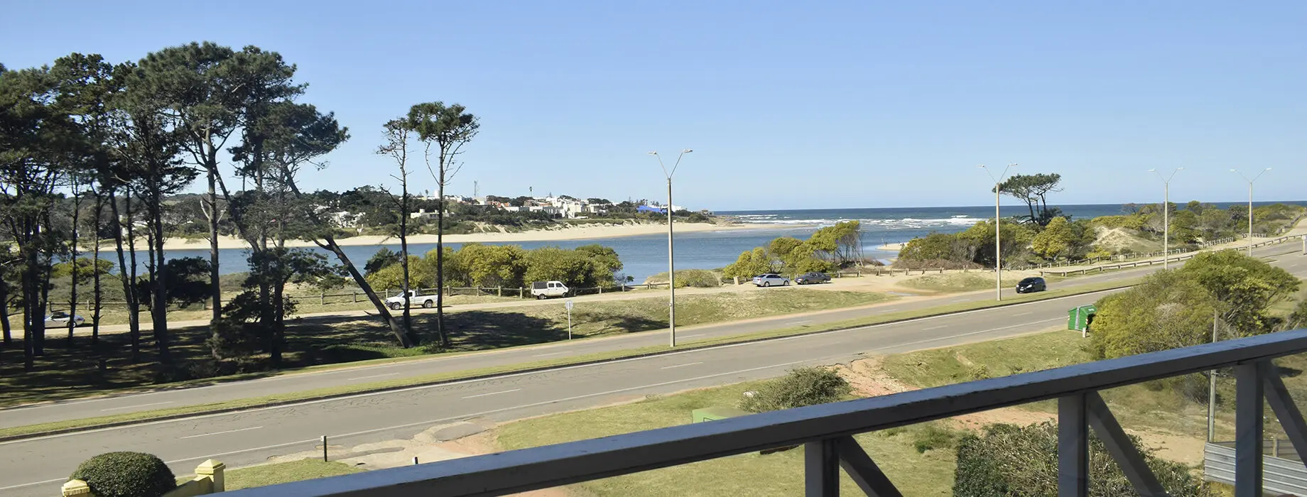 header-pb002-002-1840x700