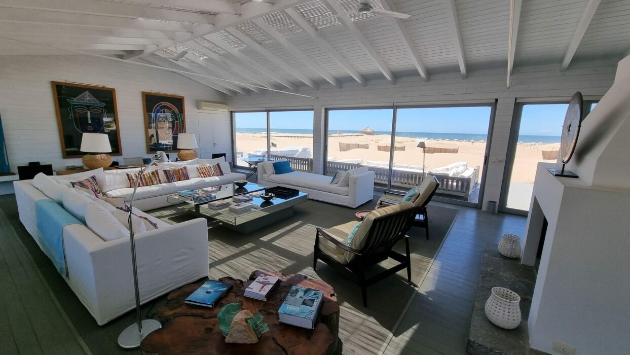 6b8c2113-5d35-4e03-9dcb-62e5514c7af0