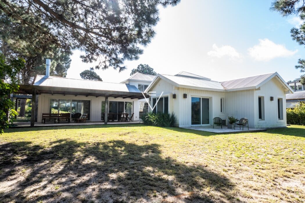 c821341d1a64cd317b55369d1079acbc