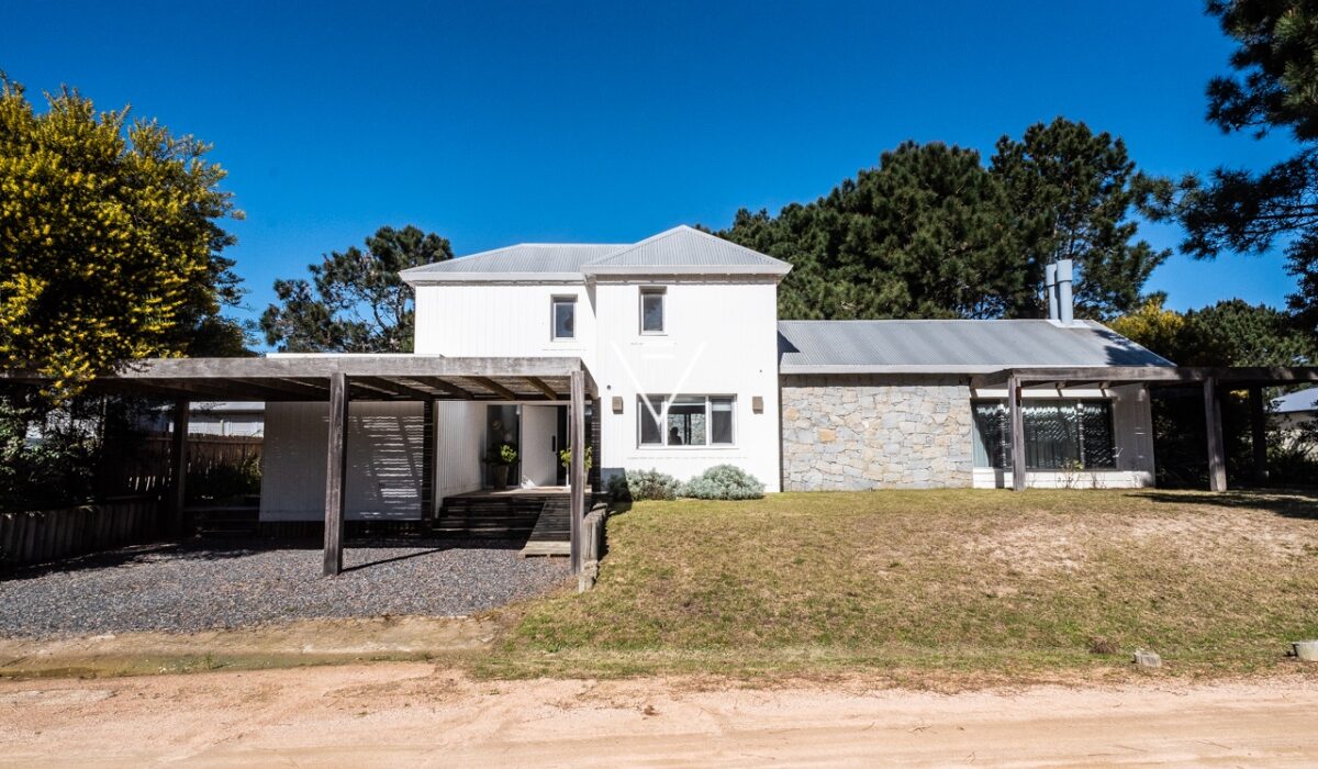 ee2e46d924bb82b922600a73e8e6e4d9